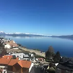 Vista Al Lago Apartments